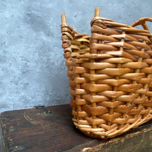 Load image into Gallery viewer, Vintage Wicker Basket Rattan Wine Bottle Holder & Pourer