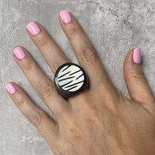 Load image into Gallery viewer, Vintage Black Mother of Pearl Cocktail Ring