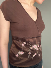 Load image into Gallery viewer, Vintage 90s Brown Satin Floral Embroidered Short Sleeve V-Neck T-Shirt Top