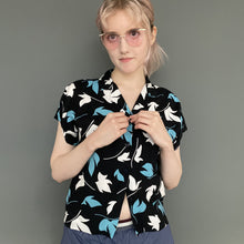 Load image into Gallery viewer, Vintage 90s Short Sleeve Abstract Floral Print Blouse Top by Sixth Sense C&A