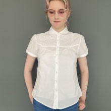 Load image into Gallery viewer, Vintage Y2K White Broderie Anglasie Short Sleeve Shirt Blouse Top by Laura Ashley