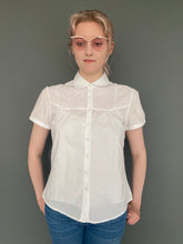 Load image into Gallery viewer, Vintage Y2K White Broderie Anglasie Short Sleeve Shirt Blouse Top by Laura Ashley