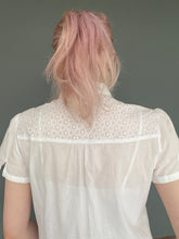 Load image into Gallery viewer, Vintage Y2K White Broderie Anglasie Short Sleeve Shirt Blouse Top by Laura Ashley