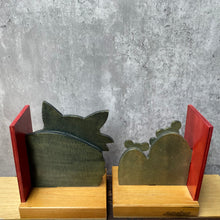 Load image into Gallery viewer, Vintage Retro Wooden Book Ends - Mid-Century Cat & Mouse