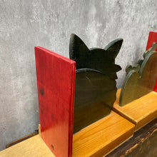 Load image into Gallery viewer, Vintage Retro Wooden Book Ends - Mid-Century Cat & Mouse