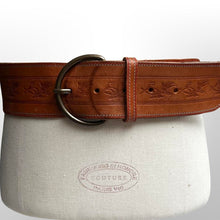 Load image into Gallery viewer, Vintage early 90s tan brown leather belt