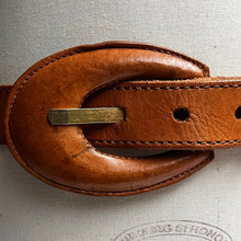 Load image into Gallery viewer, Vintage early 90s tan brown leather belt