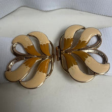 Load image into Gallery viewer, Vintage genuine 1980’s white elasticated belt