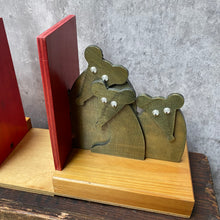 Load image into Gallery viewer, Vintage Retro Wooden Book Ends - Mid-Century Cat &amp; Mouse
